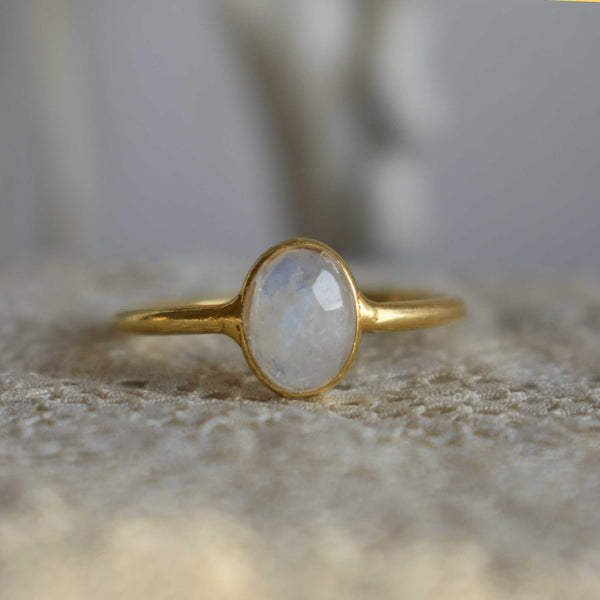 Moonstone | 'Laia'  Oval ring | 24k Gold-plated
