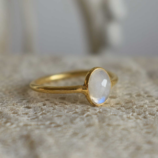 Moonstone | 'Laia'  Oval ring | 24k Gold-plated