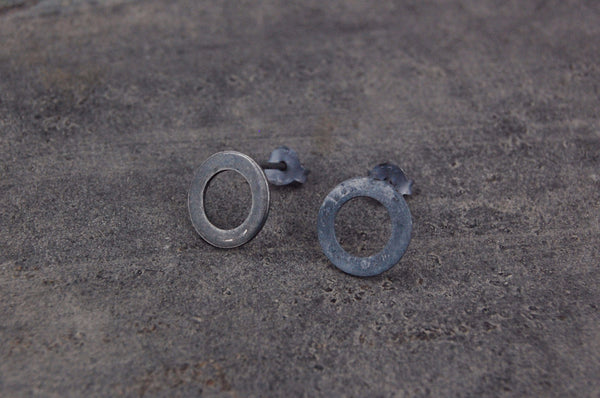 circle earstuds | 925 silver oxidized