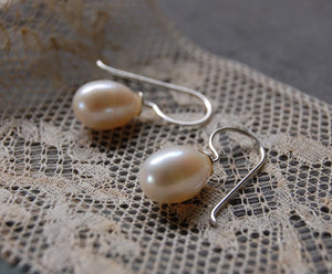 'Classic' pearl earrings | 925 Silver