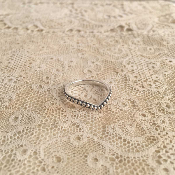 'Classy v-shape' ring | 925 Silver