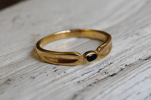 Onyx | simple ring | bronze