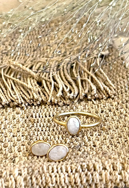 Moonstone | 'Laia' oval earstuds | 24k gold-plated