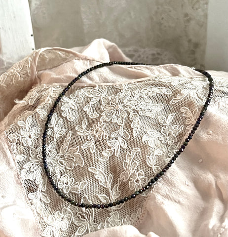 ‚Onyx’ faceted stone necklace