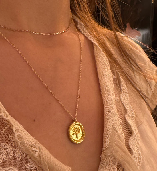 “Flor’ necklace gold