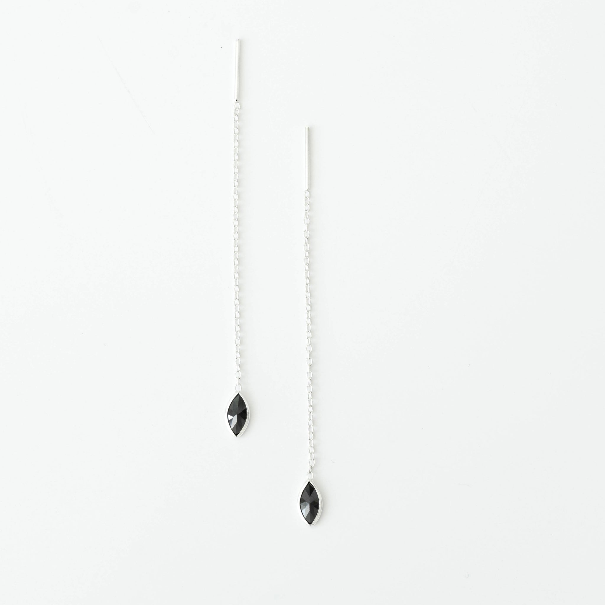 ‘Indra‘ chain drop earring / Onyx