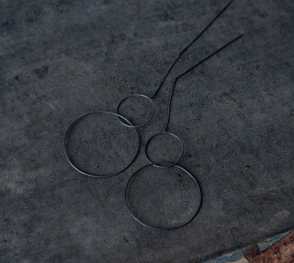 'Two rings' chain stick earrings | 925 Silver oxidazed