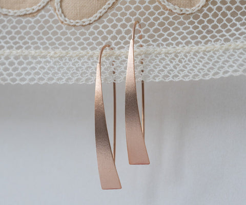 "Lea " solid earring / rose gold