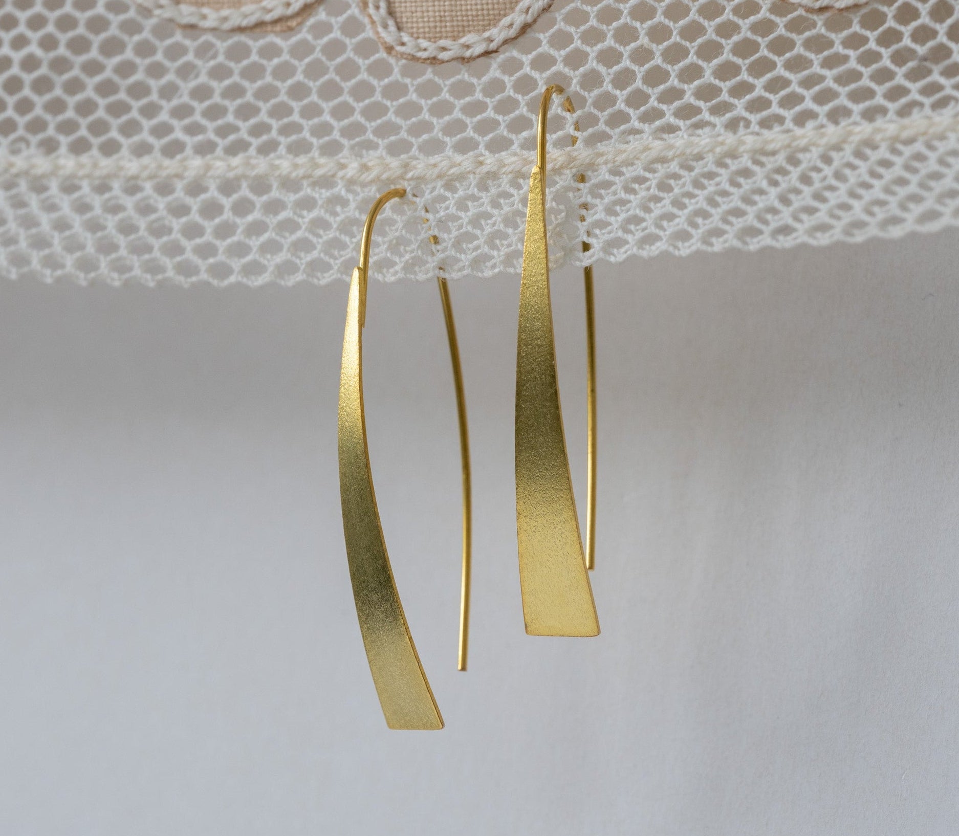 "Lea " solid earring / gold