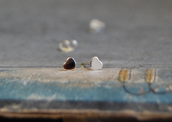 Small hearts earstuds | Gold