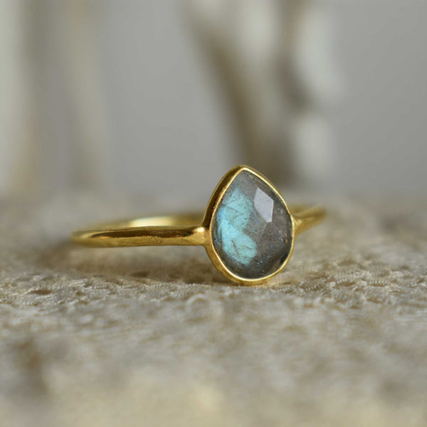 labradorite | ‘laia’ ring | 24k gold-plated