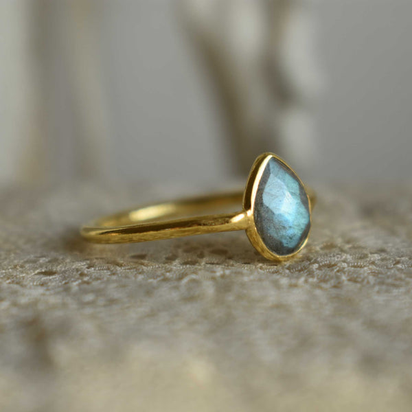 labradorite | ‘laia’ ring | 24k gold-plated