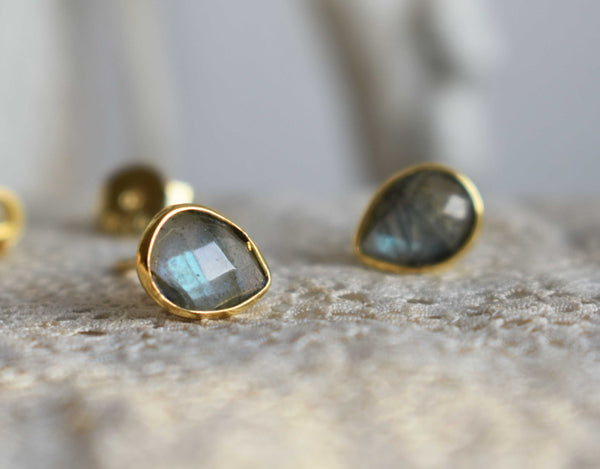 labradorite | 'laia' earstuds | 24k gold-plated