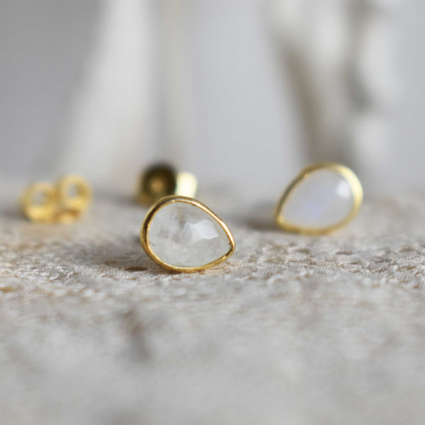 moonstone | ‘laia’ earstuds | 24k gold-plated