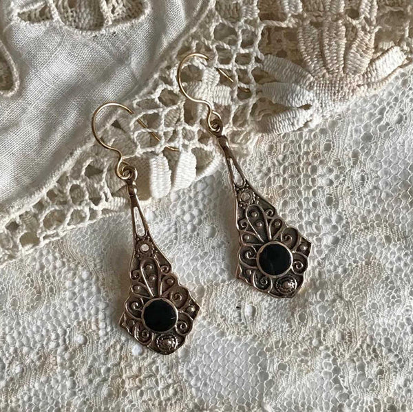 Onyx | ‘Iona’ earrings | Bronze