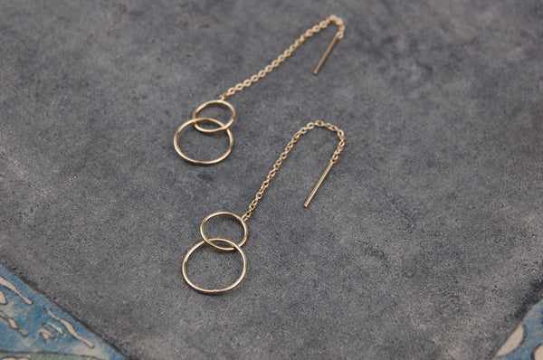 'Two small rings' chain stick earrings | 24k gold-plated