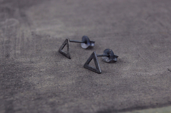 triangle earstuds | 925 silver oxidized