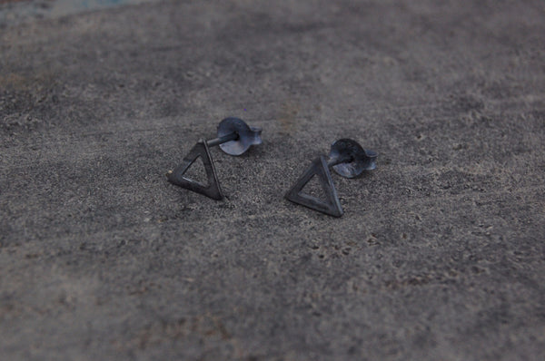 triangle earstuds | 925 silver oxidized