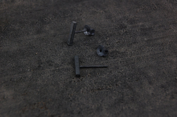 small bar earstuds | 925 silver oxidized