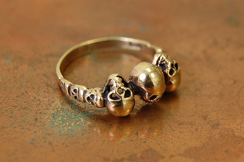 'three skulls' ring | bronze