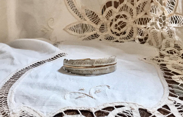 'Feather' bracelet | Bronze white enamel