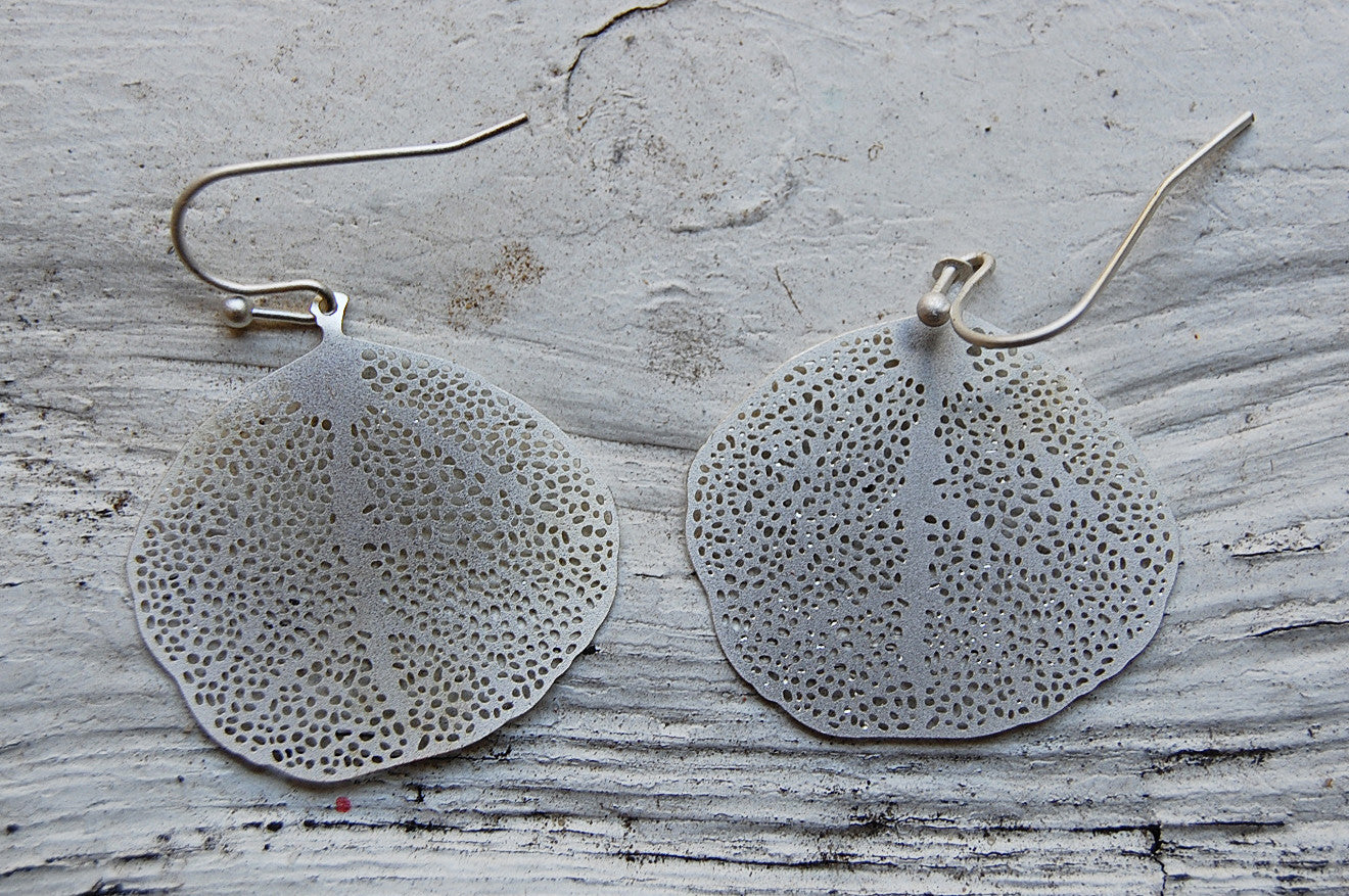 filigree rounded leaf earrings | silver plated