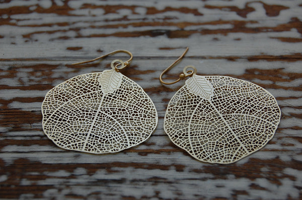 filigree rounded leaf earringsc| 24k gold-plated