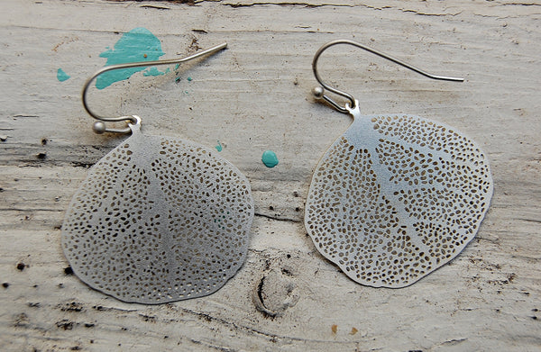 filigree rounded leaf earrings | silver plated