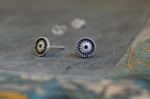 'Cog' round earstuds | 925 Silver