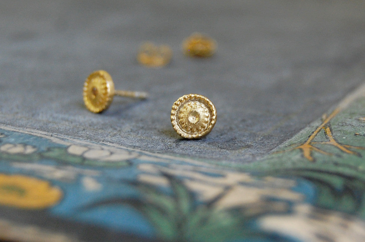 'india' earstuds | 24k gold-plated