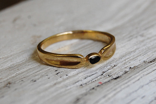 onyx | simple ring | bronze