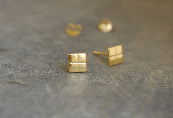 'square grid' earstuds | 24k gold-plated