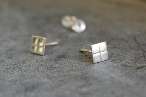 'square grid' earstuds | 925 silver