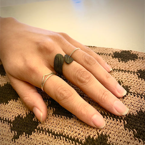 'feather' black ring | bronze