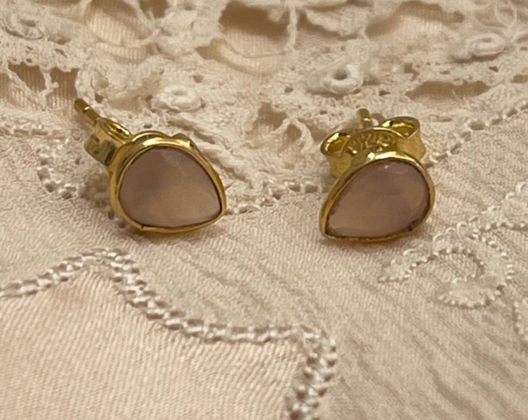 Rose quartz | ‘laia’ earstuds | 24k gold-plated