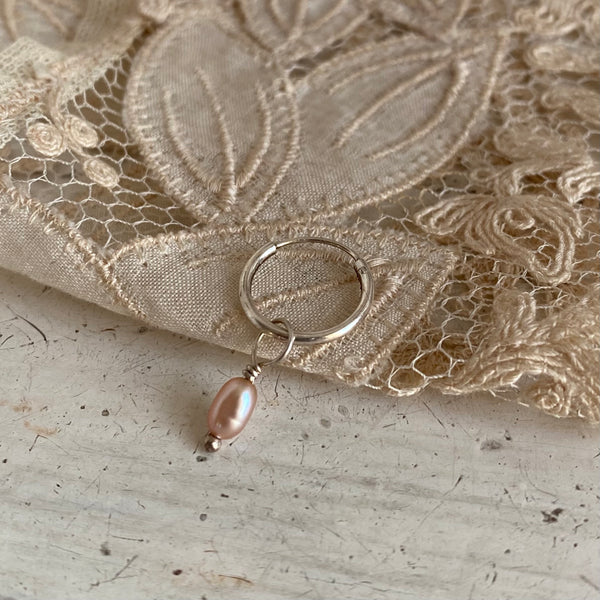 'Drop pearl' hoop earrings | 925 silver | 12 mm