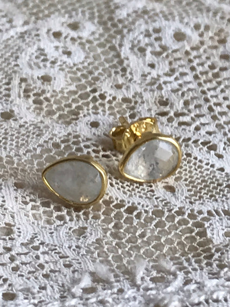 Moonstone | ‘laia’ earstuds | 24k Gold-plated