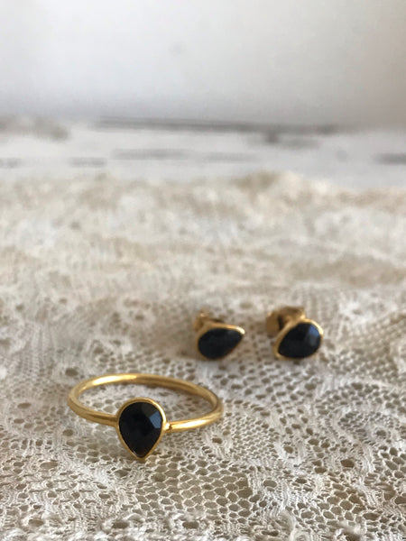 Onyx | ‘laia’ earstuds | 24k gold-plated