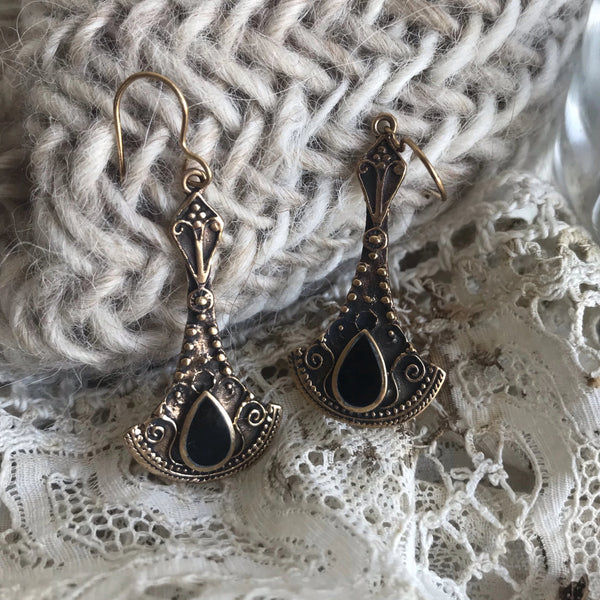 onyx | 'isay' earrings | bronze
