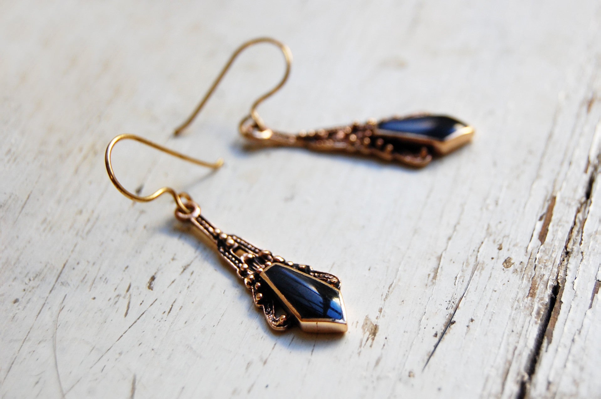 Onyx | 'chatra' earrings | bronze