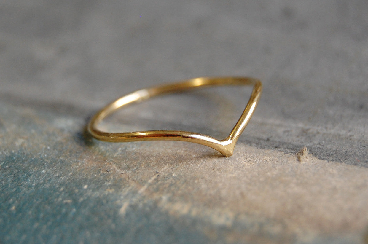 'v' ring | 24k gold-plated