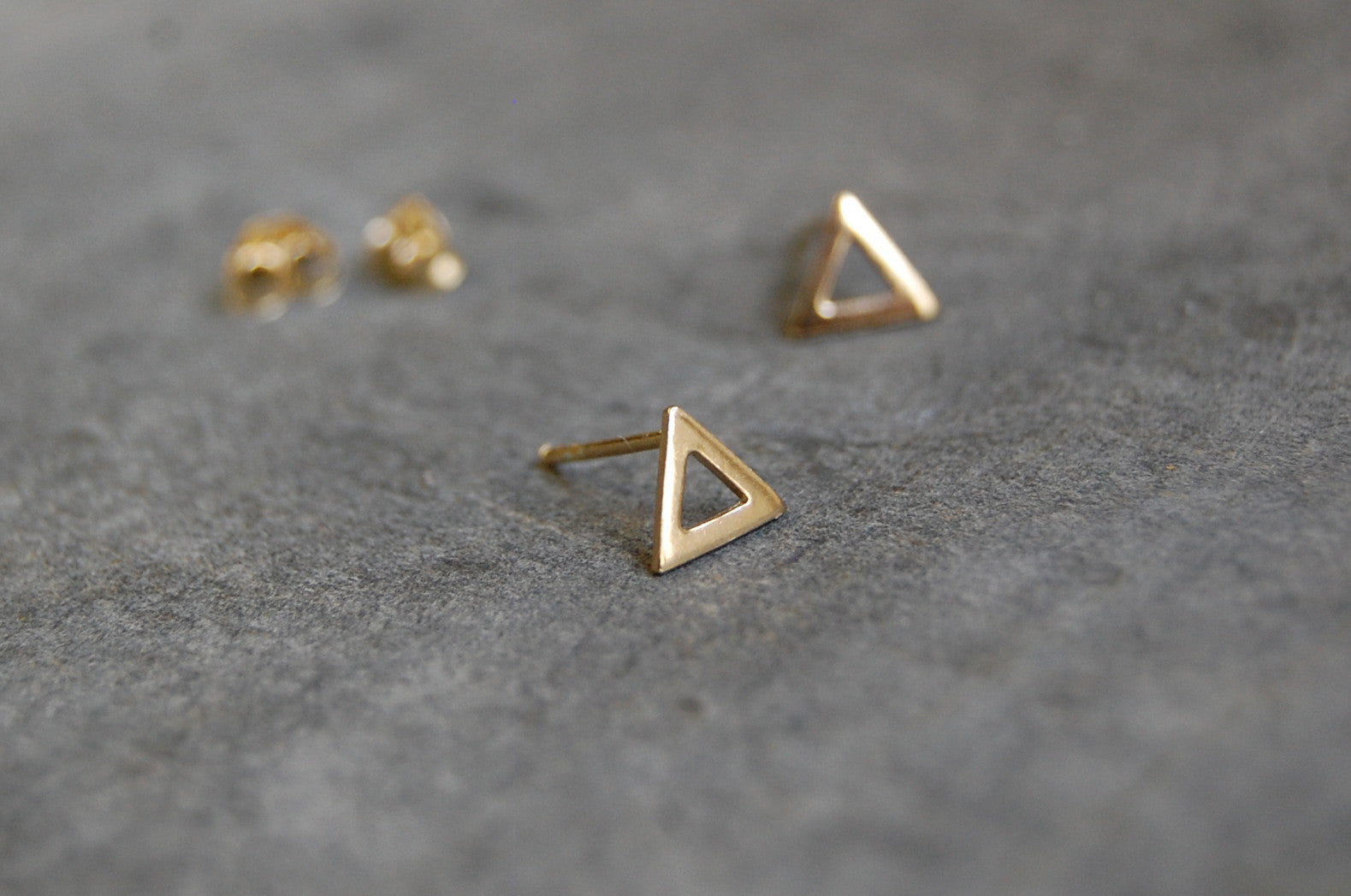 triangle earstuds | 24k gold-plated