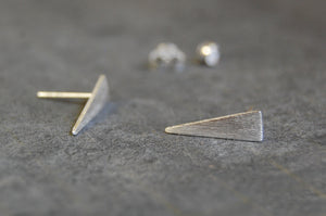 matt triangle earstuds | 925 silver